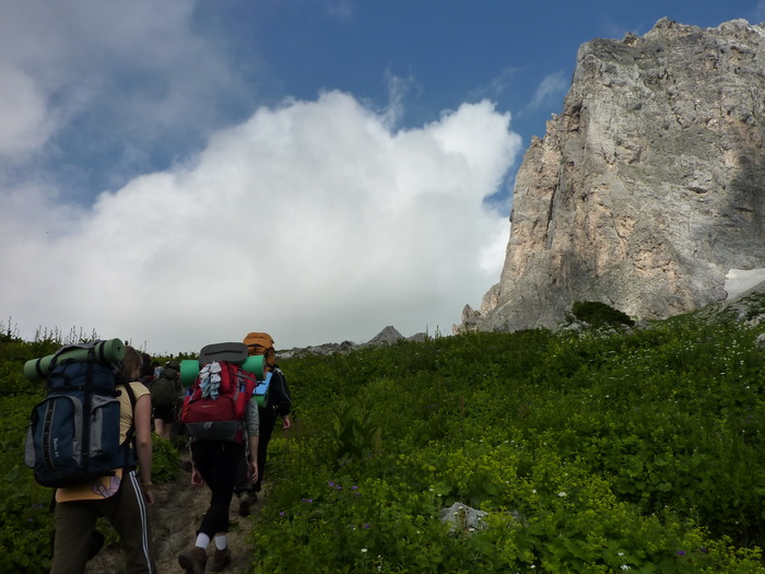 Отвесная скала фото от СВ-Астур, туристы у скал