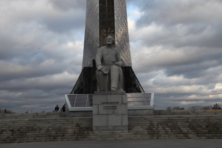 Памятник Циолковскому фото от СВ-Астур, Москва