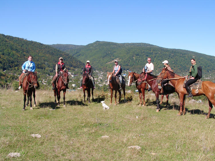 Конники фото от СВ-Астур, группа конников на фоне гор 