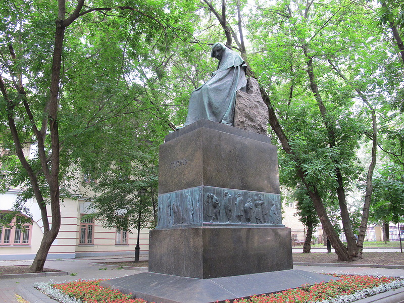 Памятник гоголю в Москве, скульптор Андреев
