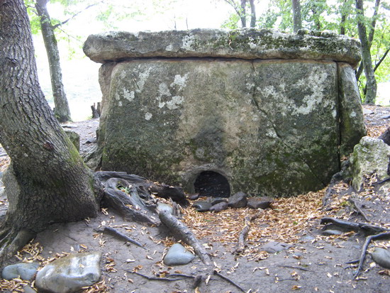 Дольмен в Хаджохе, Каменномостский