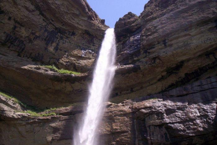 Dagestan_waterfall-Tobot.jpg