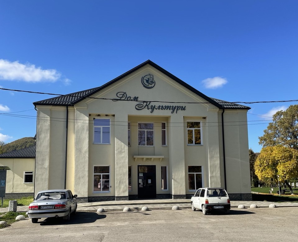 Дом культуры в поселке Каменномостский