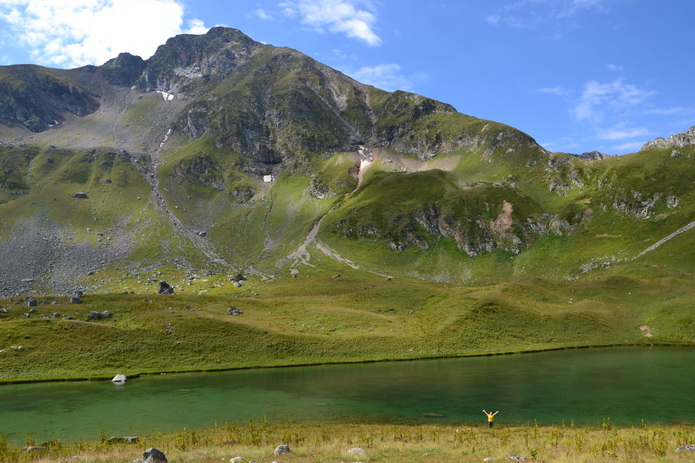 Озеро Алоус, фото озера в горах Кавказа Алоус