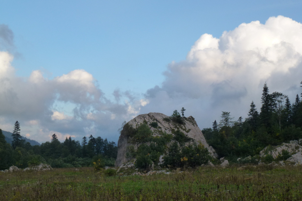 Фиштенок, скала-валун на приюте Фишт