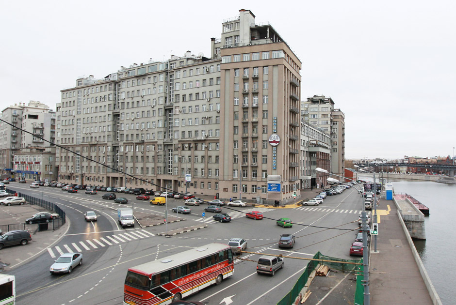 Дом на набережной в Москве