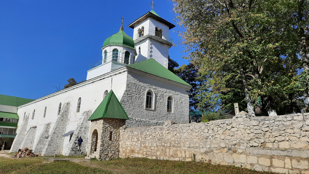 Свято-Михайловский монастырь, поселок Победа Адыгея