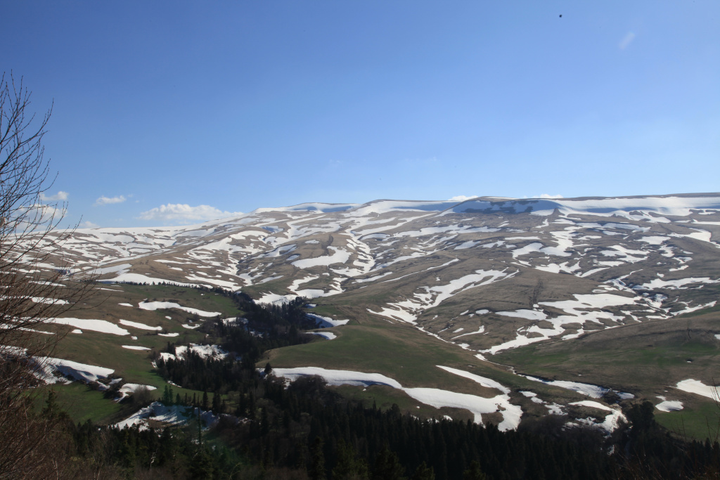 Панорама со скалы Утюг на Лагонаки