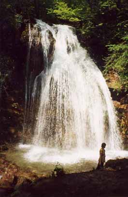 Водопад Джур-Джур в мае
