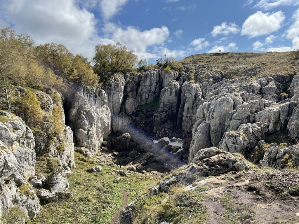 Карс, карстовая воронка