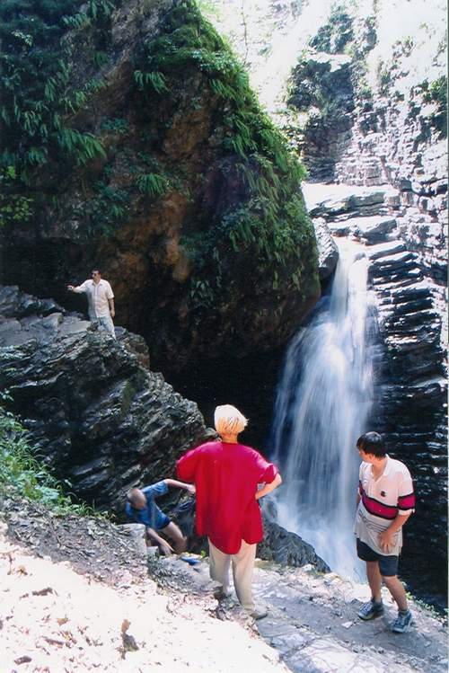 Водопад Сердце Руфабго в ущелье Руфабго в Адыгее