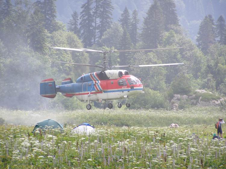 вертолёт КА-32Т в горах