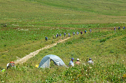 Поход в горах, маршрут 30 через горы к Черному морю