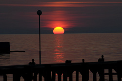 Фото красивый летний закат на юге поздним вечером. Южный закат солнца фото Черных В.Е.