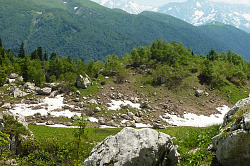 Пейзаж в горах, тур поход через гору к морю маршрут 30