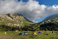 Горная панорама Фиштинской поляны. Автор фото Пичаев Максим.