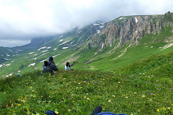 Горный пейзаж в походе на маршруте 30 через горы к морю