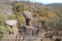 Каменные грибы балки Сотера Крым