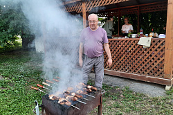 Шашлык на мангале с дымком