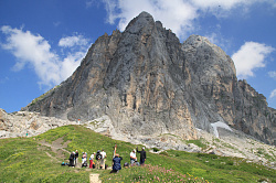 Белореченский перевал, туристы маршрута Знаменитая Тридцатка - легендарный маршрут 30 на покоренном Белореченском перевале на пути к морю в горах.
