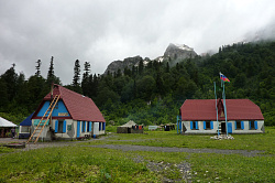 Туристический приют на маршруте 30 через горы к морю тур поход