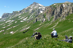 Туристы в походе через горы к морю тур маршрут 30 Тридцатка