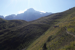 Поход в горах Кавказа по маршруту 30 с легким рюкзаком