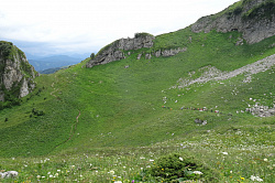 Альпийские луга, маршрут 30 через горы к морю налегке
