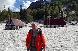 Приют Фишт в мае