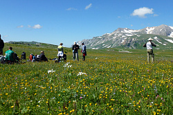 Туристы маршрута  Знаменитой Тридцатки - легендарный маршрут 30 любители отдыха на природе и искренние любители экологического туризма в горах.