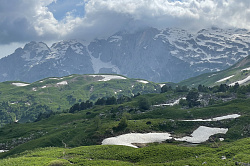 Пейзаж альпийские луга, маршрут 30 через горы к морю тур поход