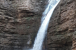 Водопад Шнурок в ущелье Руфабго
