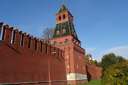 Стены Московского кремля, экскурсии по Москве