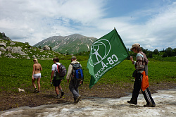Ходьба в горах, радиальный выход на маршруте 30 через горы к морю
