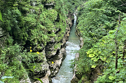 Река Курджипс в Гуамском ущелье, активный тур
