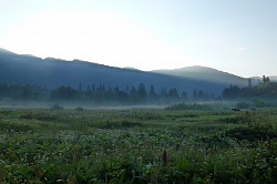 Утро фото в горах. Это утро на Фиштинской поляне на туристическом маршруте Знаменитая Тридцатка - легендарный маршрут 30. Каждое утро на этой поляне поистине прекрасное. 