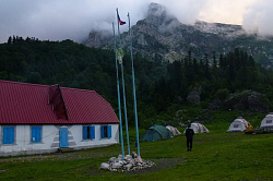 тур приют на маршруте 30 через горы к морю поход