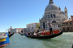 Фото Италии / Гондолы в Венеции
