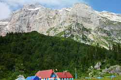 Тур приют в горах Адыгеи маршрут 30 через горы к морю поход