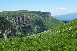 На фото скальный хребет Каменное море - тур Знаменитая Тридцатка - легендарный маршрут 30.