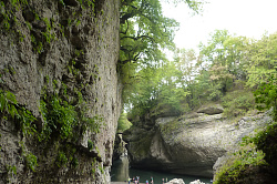 Каньон реки Белая в Адыгее, маршрут 30 через горы к морю