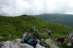 Привал в туристическом походе, маршрут 30 через горы к морю