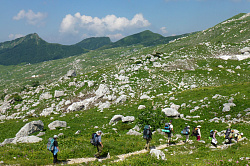 На фото туристы маршрута  Знаменитая Тридцатка - легендарный маршрут 30. Походный отдых в горах укрепляет здоровье и даёт силы для дальнейшей плодотворной деятельности на протяжении всего года.
