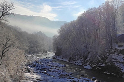 Река Белая в Адыгее зимой