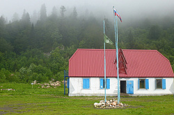 Горный тур приют на маршруте 30 через горы к морю приют Фишт