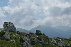 Пейзаж гор перед грозой, маршрут 30 через горы к морю тур поход