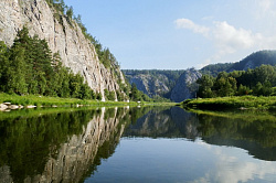 Красивая река