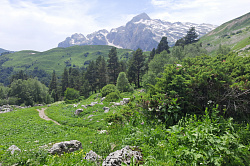 Природа Кавказа на маршруте 30 через горы к морю