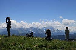Фото в горах на туристическом маршруте Знаменитая Тридцатка - легендарный маршрут 30. Фото туристы в красивых горах.