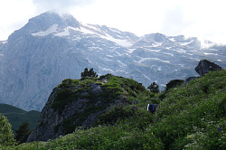 Вид на гору Фишт, тур поход по маршруту 30 через горы к морю